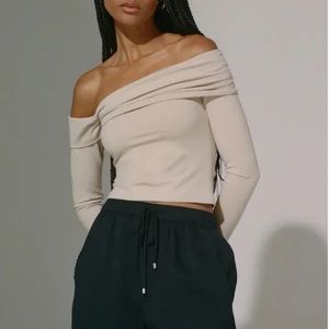 Abercrombie seamless fabric off the shoulder top